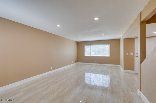 Building Photo - 3966 Green Leaf Dr