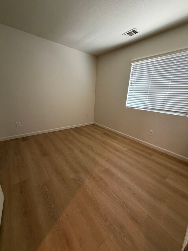 Building Photo - 9839 Tarzo Way