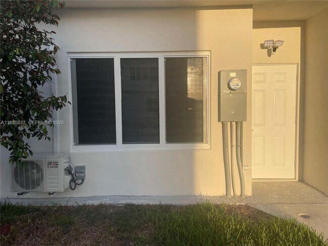 Building Photo - 25854 SW 144th Ct