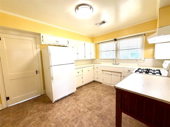 Building Photo - 1104 Marie St