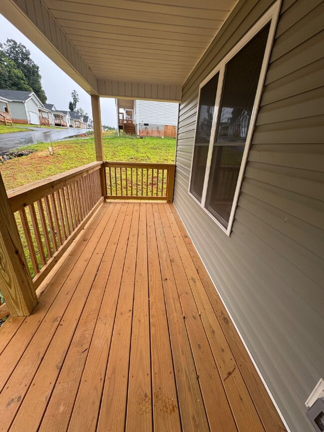 Building Photo - "Charming 3-Bedroom Retreat with 2 Full Baths on Quinn Hill Lane, Mars Hill!"