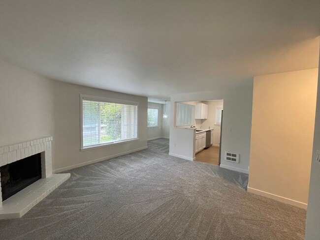 Building Photo - Updated 3-Bedroom Home in Bluegrass Commun...