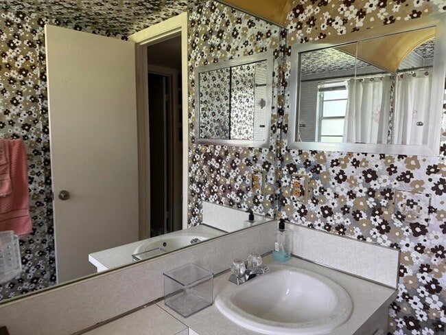 Building Photo - 132 Newport I