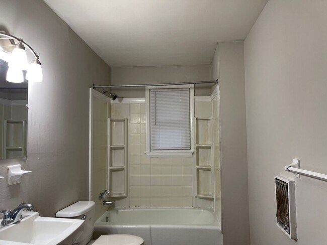 Building Photo - N Valor Drive 1633