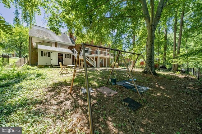 Building Photo - 18 Lakeside Dr