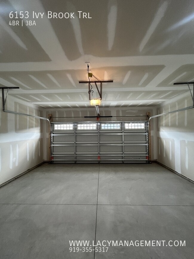 Building Photo - 6153 Ivy Brk Trl