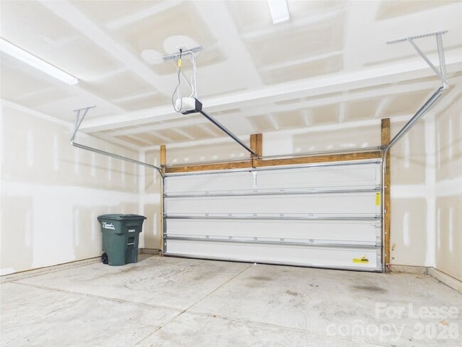 Building Photo - 2794 Yeager Dr NW