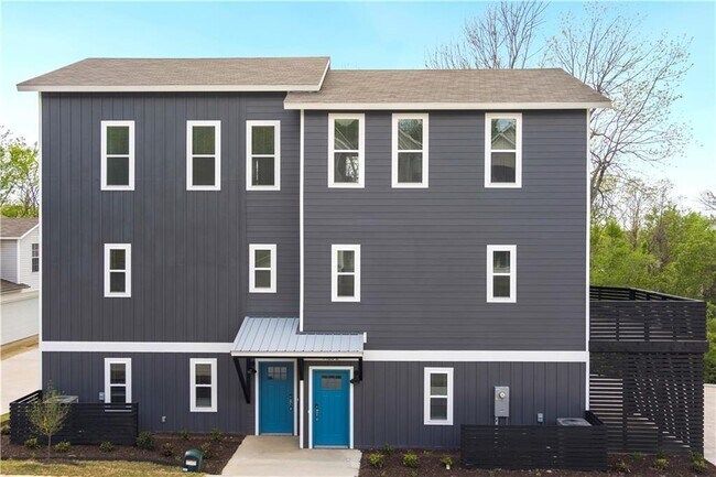 Primary Photo - 1485 N Gregg Ave