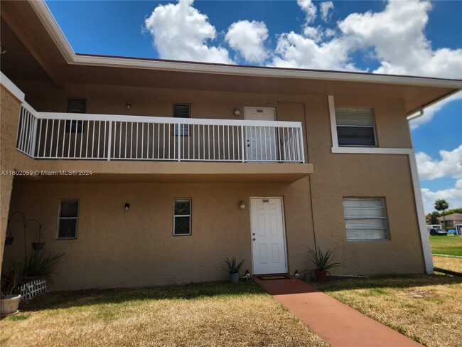 Building Photo - 9962 Twin Lakes Dr