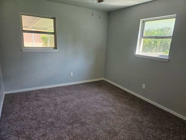 Building Photo - 3 bed 2 bath Newly Renovated Home For Rent