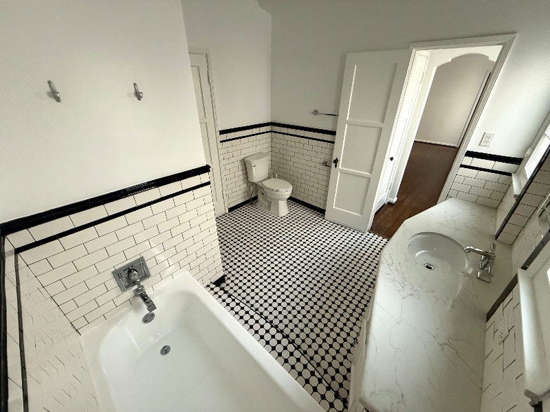 Building Photo - 8218 Blackburn Ave