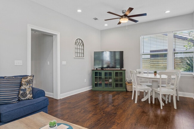 Building Photo - 134 Lee St