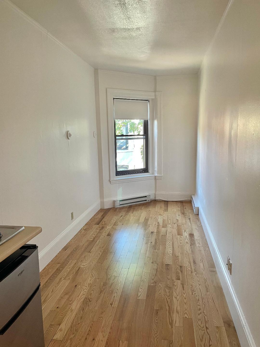 Building Photo - 1064 Beacon St