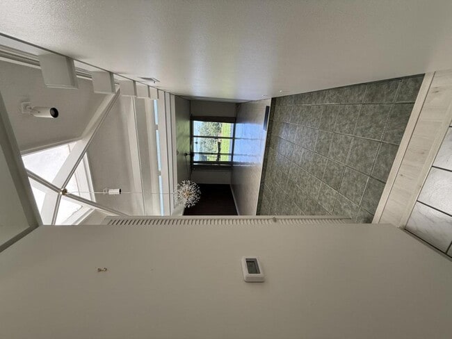 Building Photo - 575 Belvedere Dr