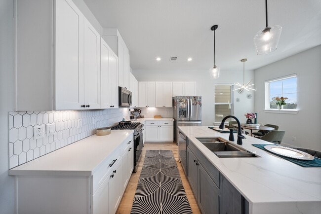 Building Photo - 6130 Campos Dr