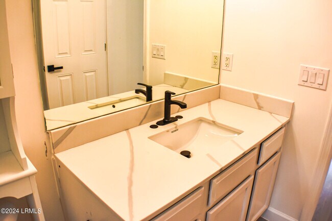 Building Photo - 43 Blue Haw Ct