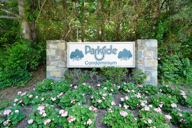 Building Photo - 10619 Weymouth St