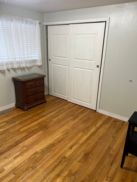 Primary Photo - 7012 Cherry Ln SW