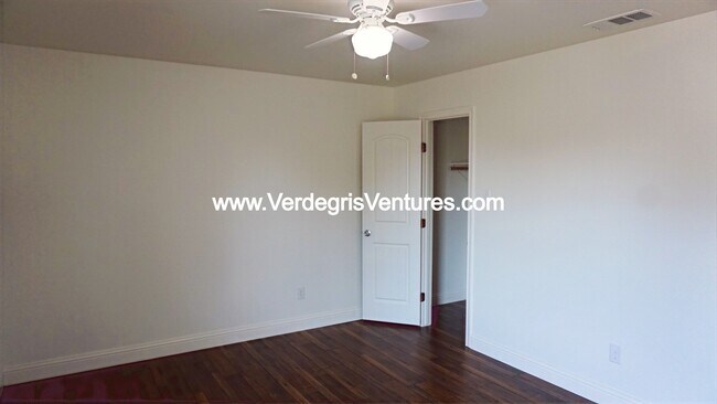 Building Photo - 9520 Prairieview Dr