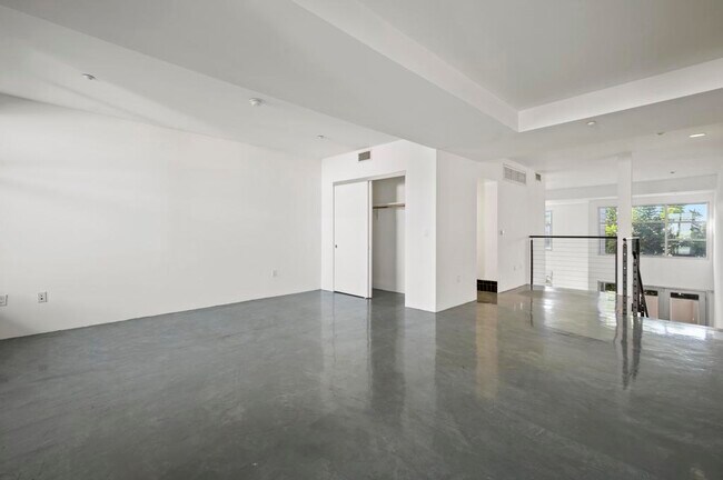 Building Photo - 4111 W Sunset Blvd