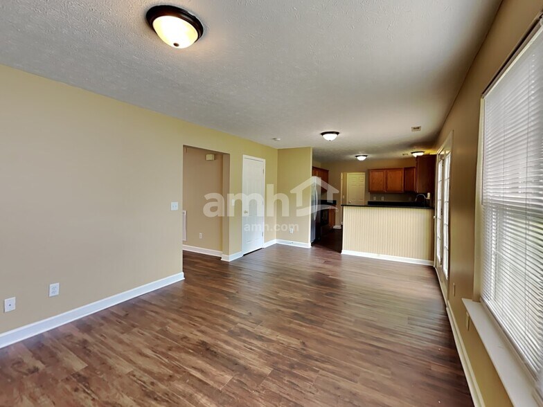 Building Photo - 6012 Mountview Dr