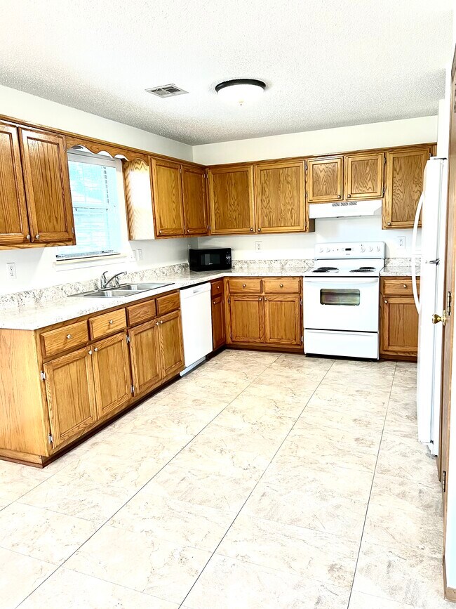 Kitchen - 1403 SE O St