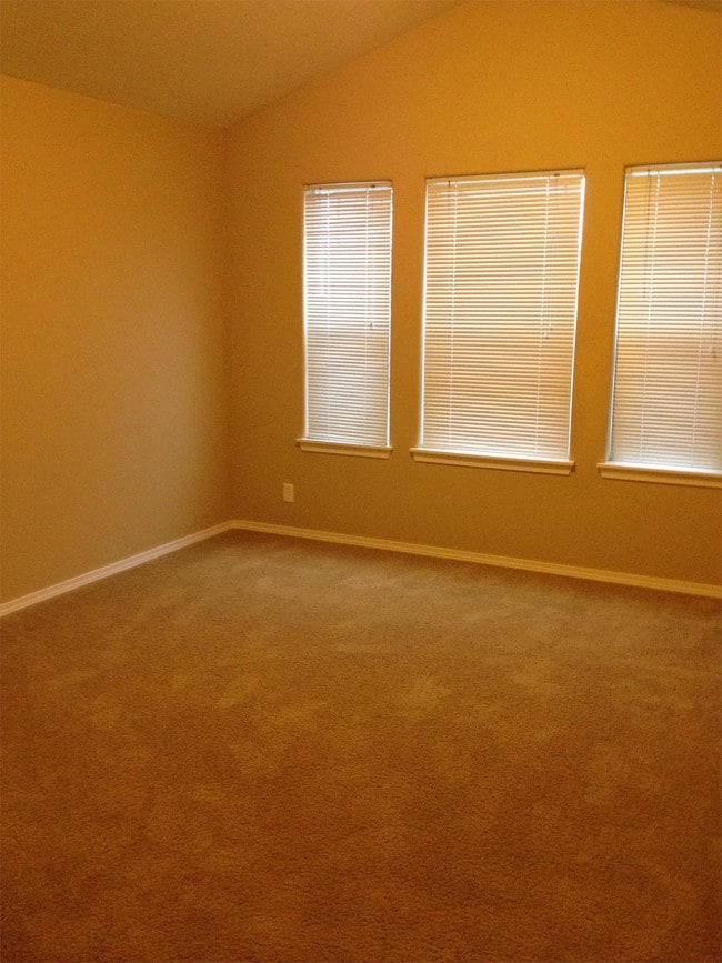 Building Photo - 58987 Greenbrier Loop