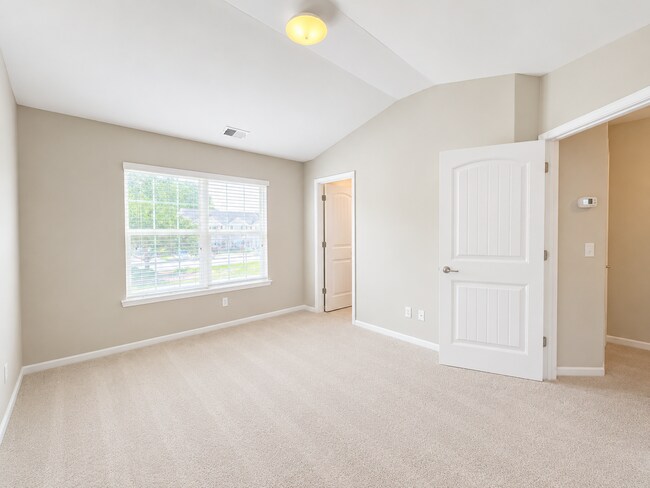 Building Photo - 2 bedroom 2.5 bath townhome in Spring Lakes