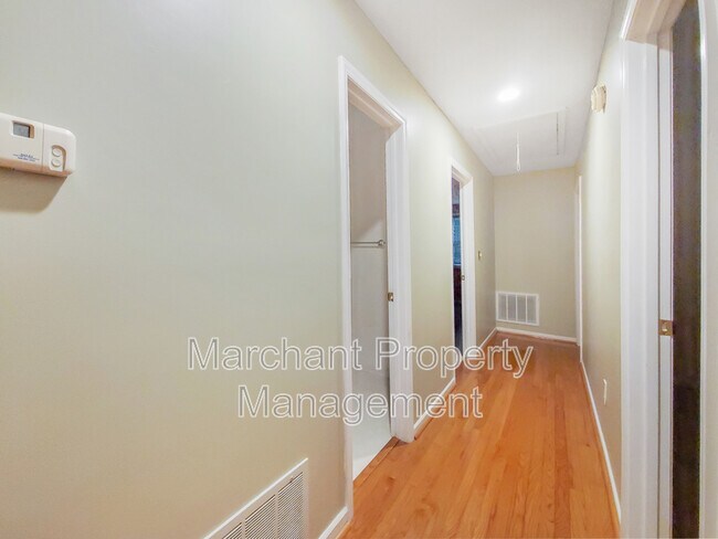 Building Photo - 106 Setters Ct