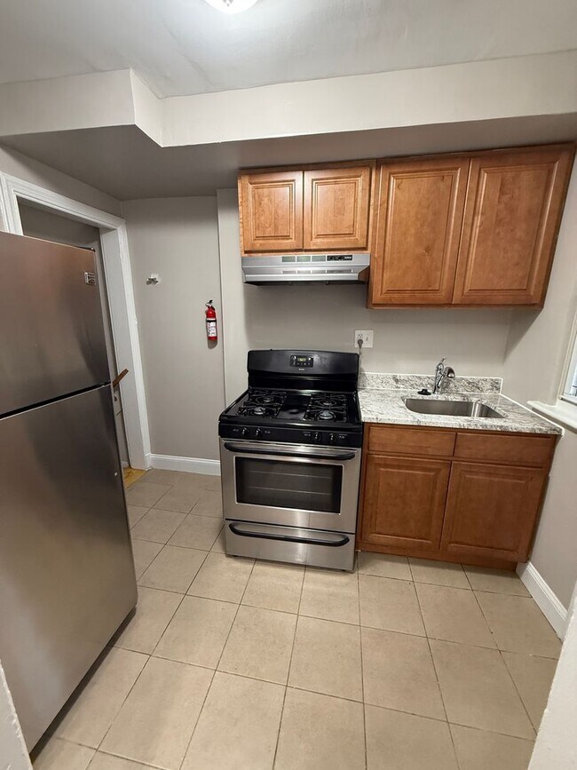 Building Photo - 3 Bedroom 1 Bath House