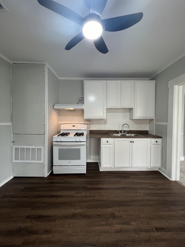 Building Photo - 124-126 Wiggins Pl