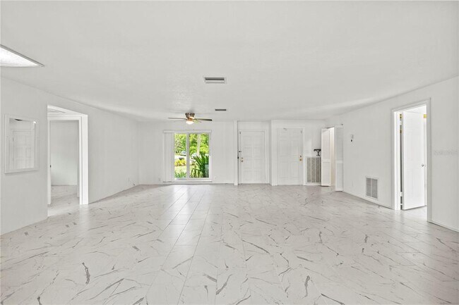 Building Photo - 17511 Canal Shores Dr