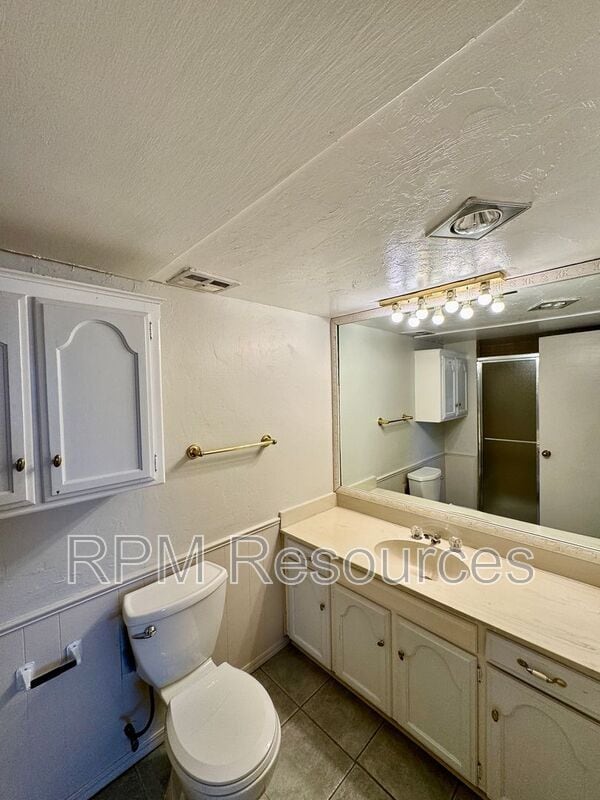 Building Photo - 11407 N May Ave