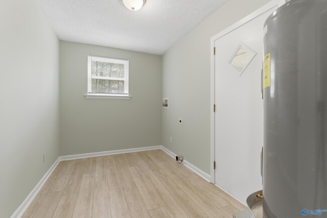 Building Photo - 504 Delaney Rd NW