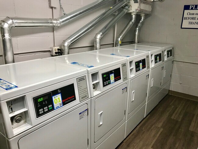 Building Photo - Newly Updated 1 Br/1 Ba Condo w/Hdwd Flrs, SS Appl, AC, Off-St Parking in Uptown Mpls near Wedge ...