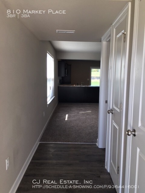 Building Photo - 810 Markey Pl