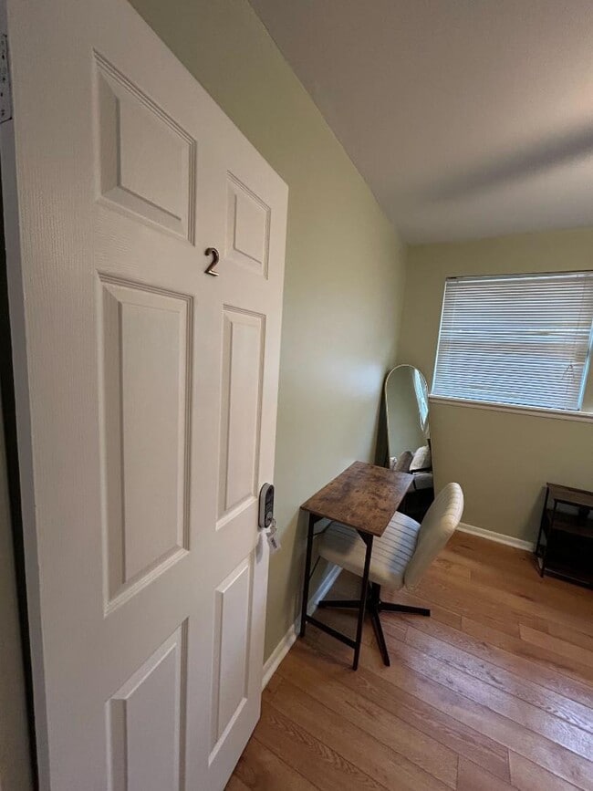 Building Photo - 900 Newcombe Rd