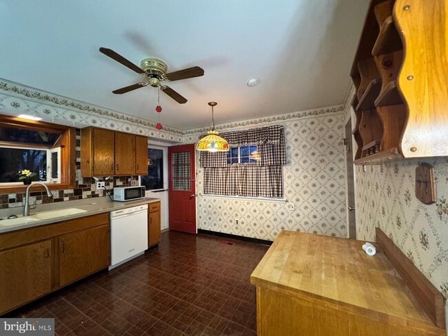 Building Photo - 4741 River Rd