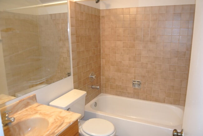 Building Photo - 576 E Windgate Ct