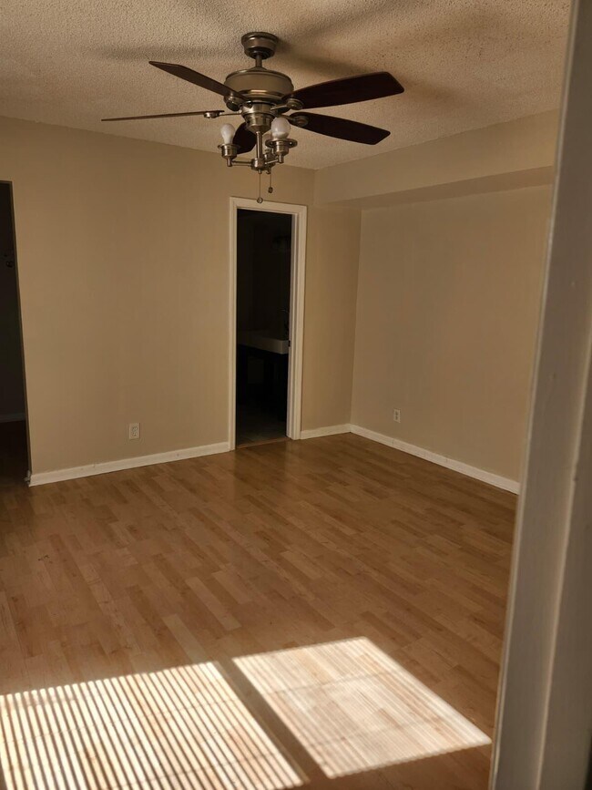 Building Photo - 7519 Courtyard E Run