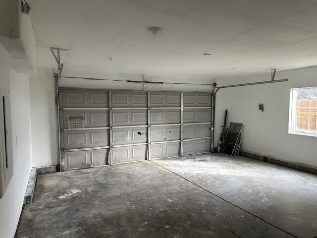 Building Photo - Modesto 3 Bedroom 2 Bathroom Home.