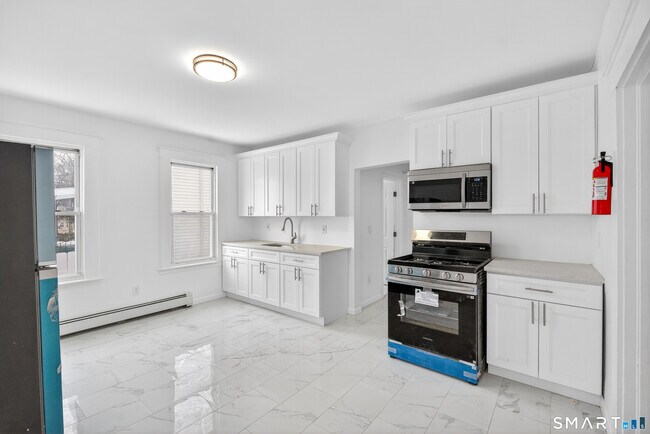 Building Photo - 168 Black Rock Ave