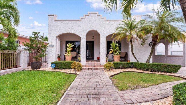 Building Photo - 2271 SW 25th St