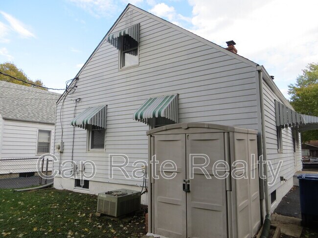 Building Photo - 469 S Waverly St