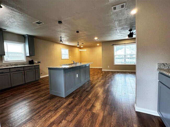 Building Photo - 3144 Gordan