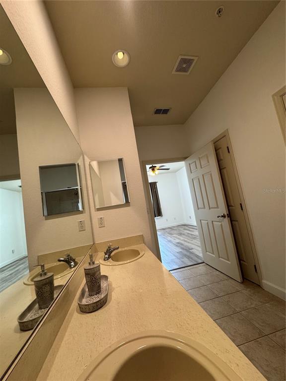 Building Photo - 3000 Laurel Park Ln