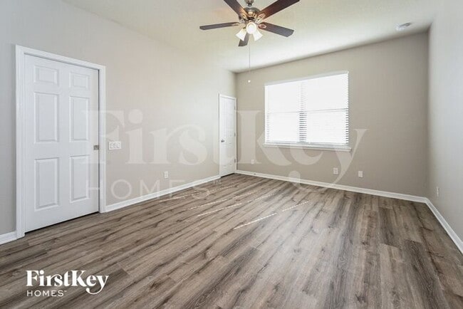 Building Photo - 10431 55th Ct E