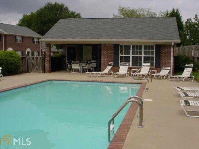 Building Photo - 2828 Florence Dr