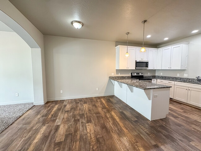 Building Photo - 699 E 355 N