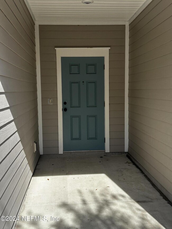 Building Photo - 7371 Palm Hills Dr